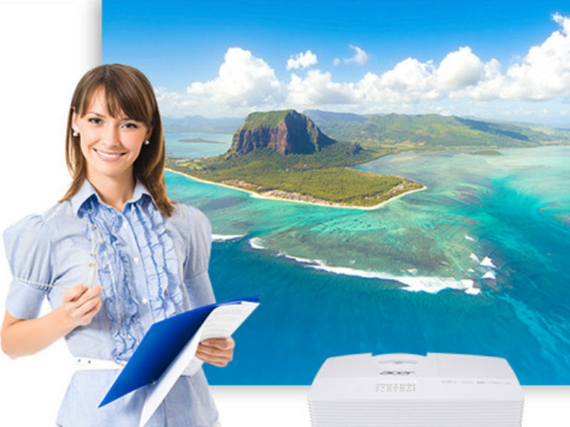 How to display Mac contents to projector on large screen?